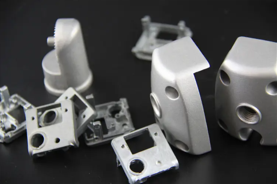 Aluminum alloy die casting how to remove burrs?